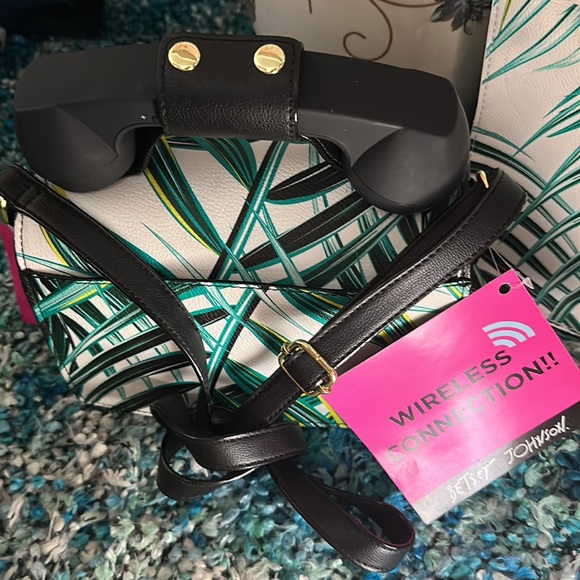 BETSEY Johnson phone bag & matching tote bag(new w/tags) - Picture 3 of 8